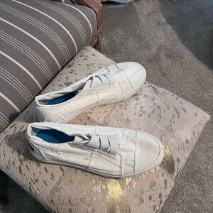 Blowfish Malibu White slip on sneakers size 9
